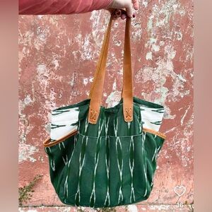 NWT displayed cond. Verde Tote, retired Noonday Col, handwoven in Guatemala